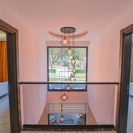 Luxury With Private Pool In Oeluedeniz,