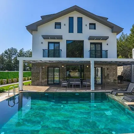 Luxury With Private Pool In Oeluedeniz, *