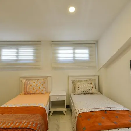Luxury With Private Pool In Oeluedeniz, Vila