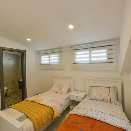 Luxury With Private Pool In Oeluedeniz, Vila