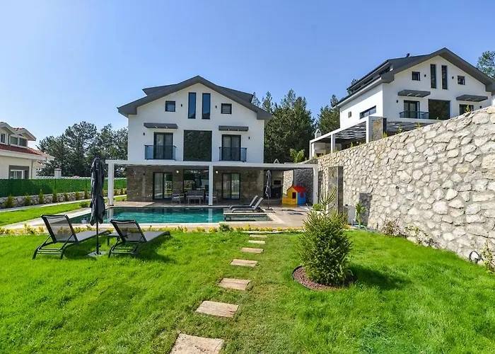 Luxury With Private Pool In Oeluedeniz, Villa
