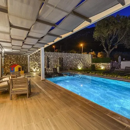 Luxury With Private Pool In Oeluedeniz, Villa Fethiye